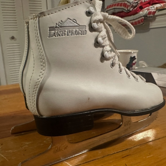 Lake Placid Girls Figure Ice Skates - Picture 4 of 6